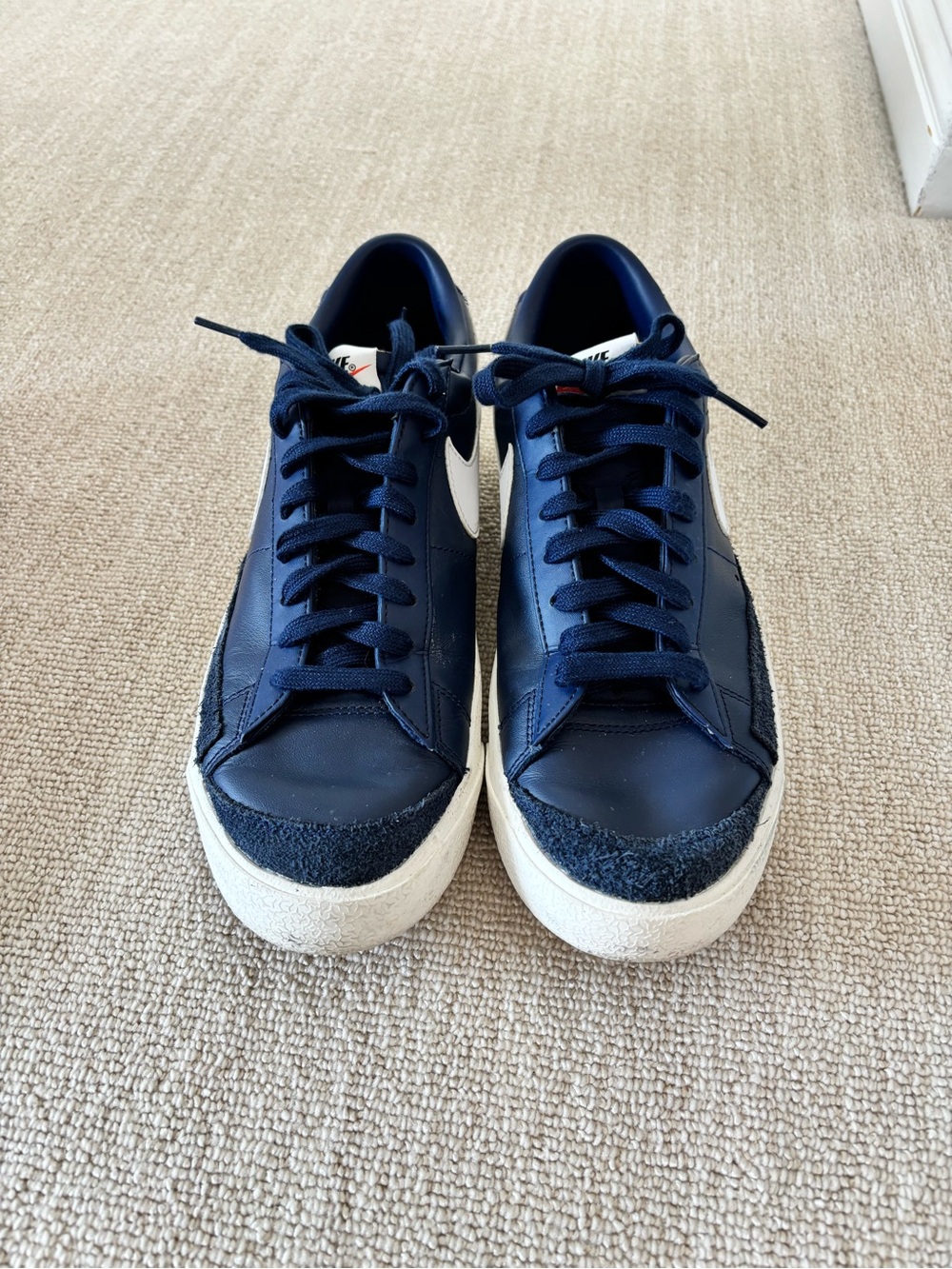 Nike Men’s Navy and White Blazers 77 Low-Top Leather Sneakers